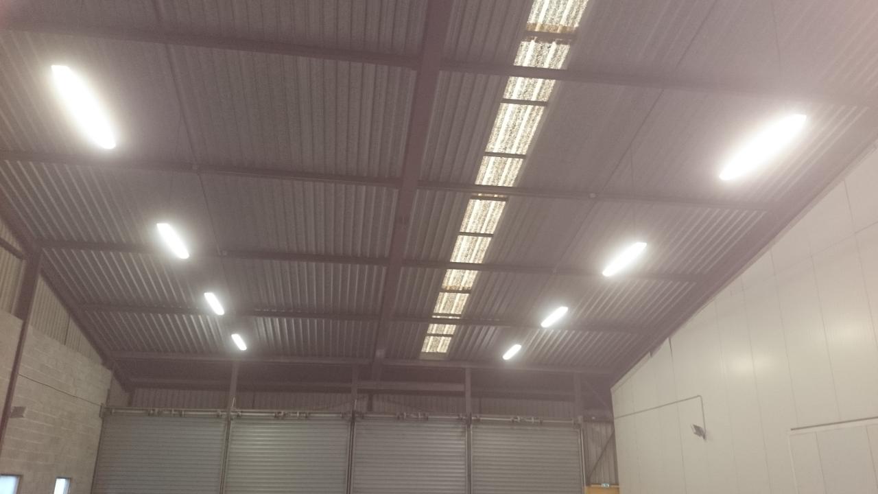 REMPLACEMENT DE LUMINAIRE HANGAR